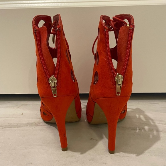 Aldo cut-out red shoes/heels/booties, size 6.5 - Picture 2 of 4